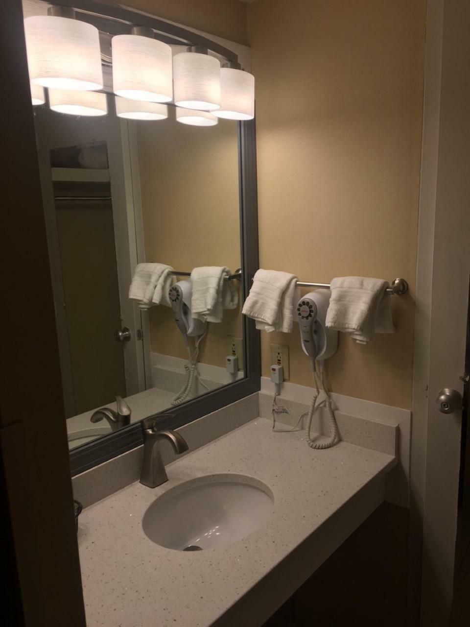 Surestay Plus Hotel By Best Western Syracuse Airport North Syracuse Exteriör bild
